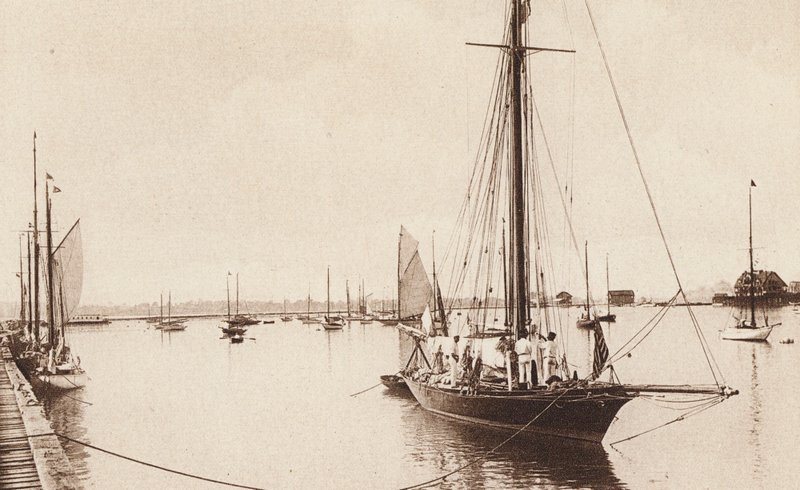 Buffalo Harbor, der viser Buffalo, Yacht Club, Buffalo, New York (s/h-foto) af American Photographer