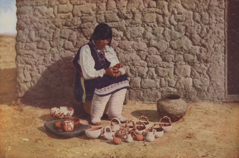 Udsmykning af keramik, Pueblo of Isleta, New Mexico (foto i farver) af American Photographer