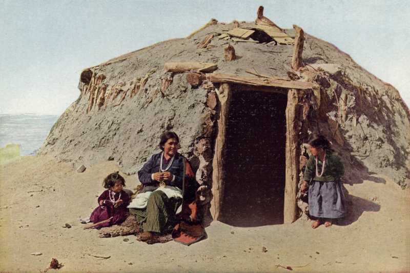 Elle of Ganado, indisk bygning, Albuquerque, mest berømte væver blandt navajoerne (farvet foto) af American Photographer