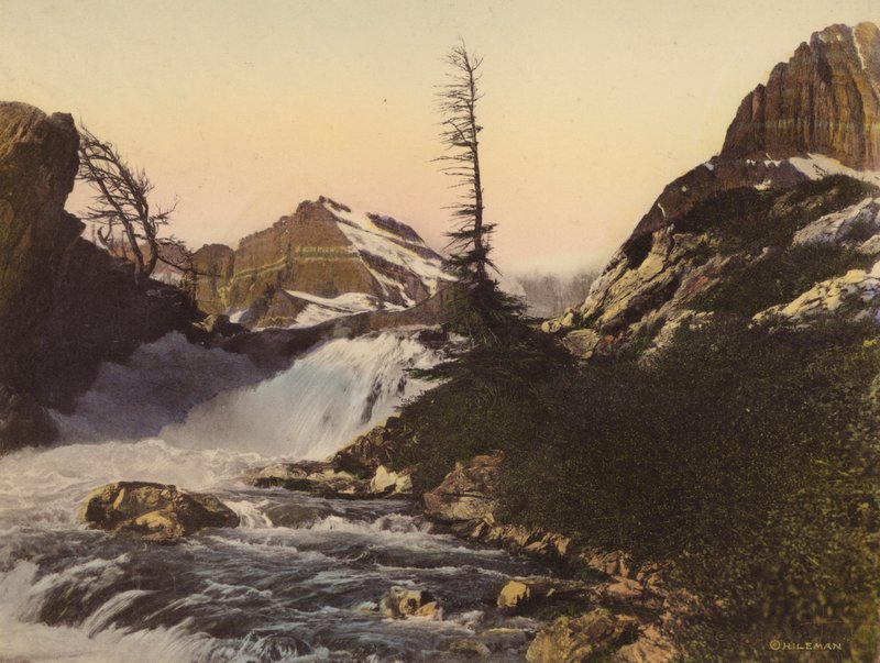 Glacier National Park: McDermott Falls og Gould Mountain (foto i farver) af American Photographer
