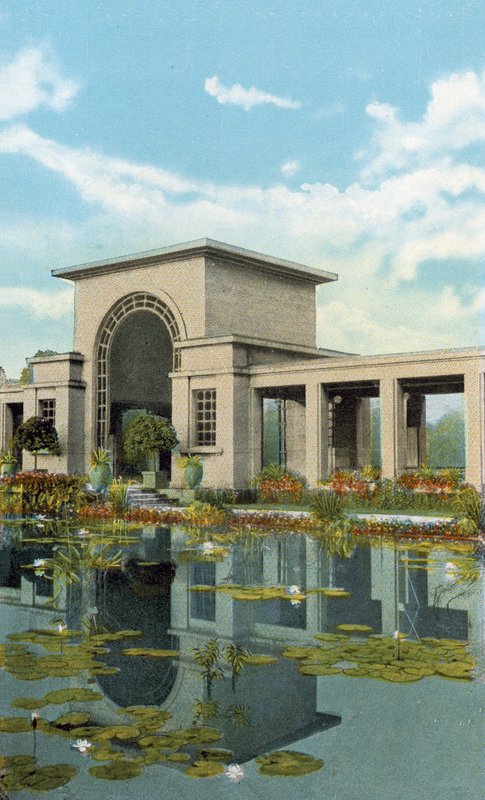Lily Pond and Pavilion, Douglas Park (farvet foto) af American Photographer