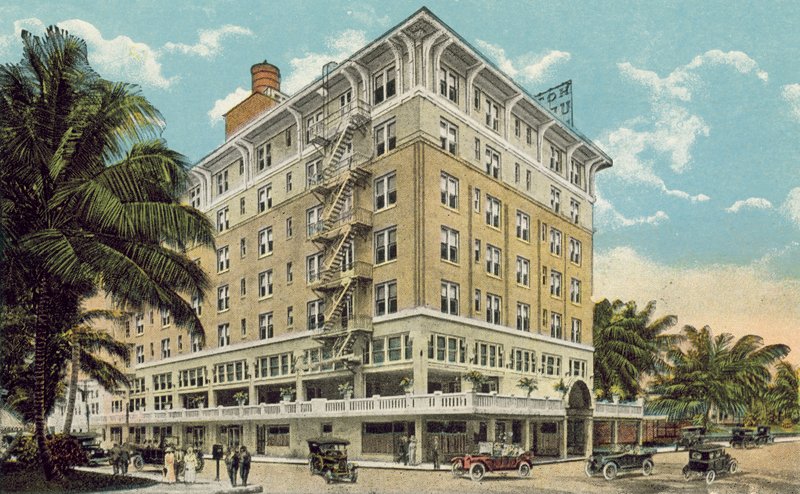 Miami, Florida, ca. 1925: The Urmey Hotel (farvefoto) af American Photographer