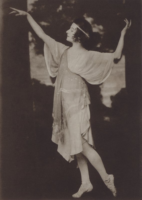 Pavlova i balletten fra operaen "Orfeus og Euredice" (s/h-foto) af American Photographer