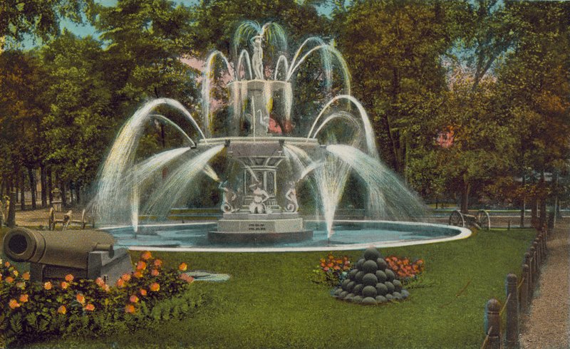 Poughkeepsie: Memorial Fountain (farvefoto) af American Photographer