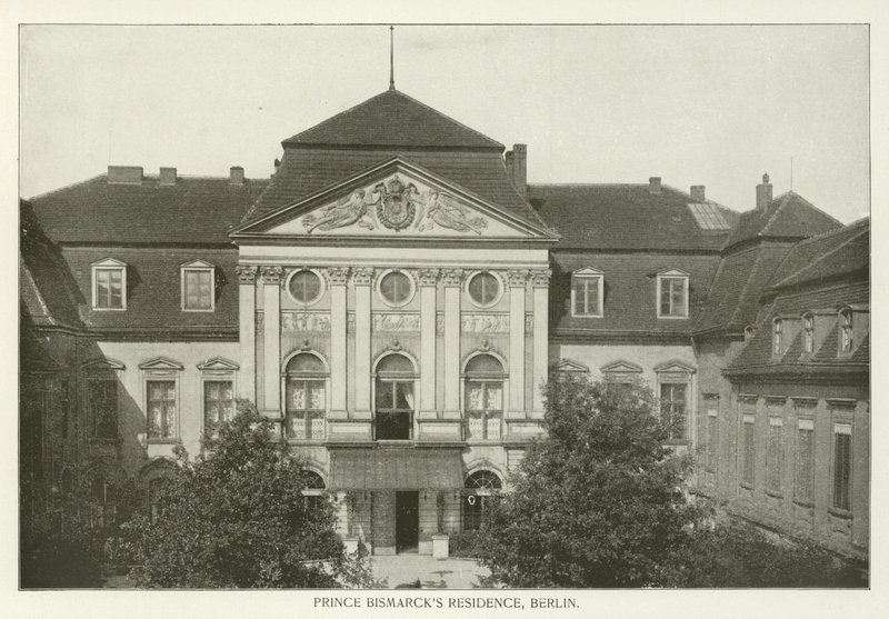 Prince Bismarcks Residence, Berlin (sort-hvidt fotografi) af American Photographer