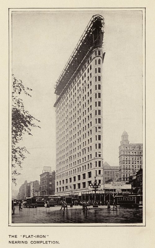"Flat-Iron" nærmer sig færdiggørelse (s/h-foto) af American Photographer