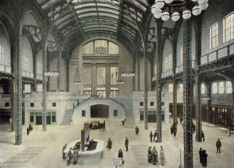 Train Concourse, Chicago Union Station (farvet foto) af American Photographer
