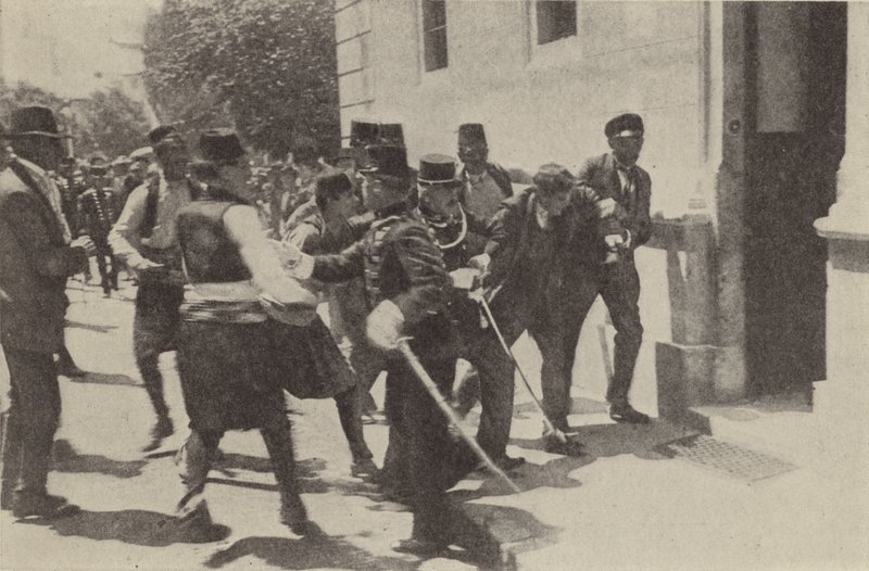 Anholdelsen af Gavrilo Princip efter at han myrdede ærkehertug Franz Ferdinand af Østrig i Sarajevo af Austrian Photographer