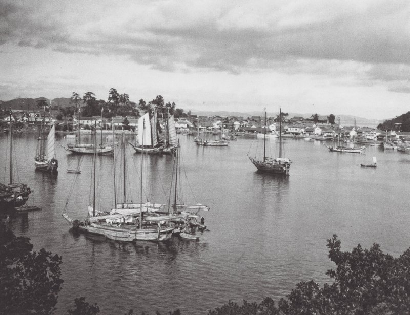 Japan: Tomo, havn ved indlandssøen (s/h-foto) af Axel von Graefe