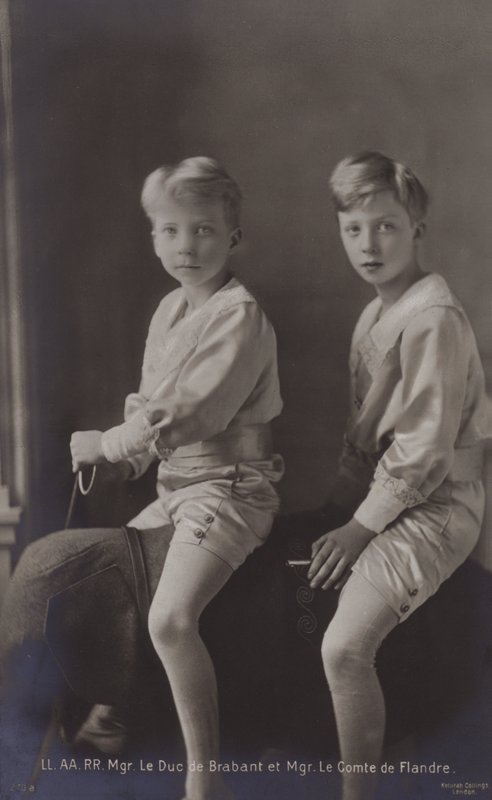 Hertugen De Brabant, Greven af ​​Flandern, på legetøjselefant af Belgian Photographer