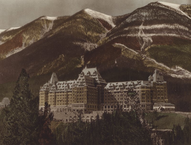 Banff Springs Hotel (farvefoto) af Byron Hill Harmon