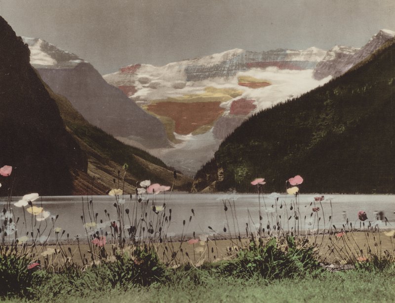 Lake Louise og Victoria Glacier (farvefoto) af Byron Hill Harmon
