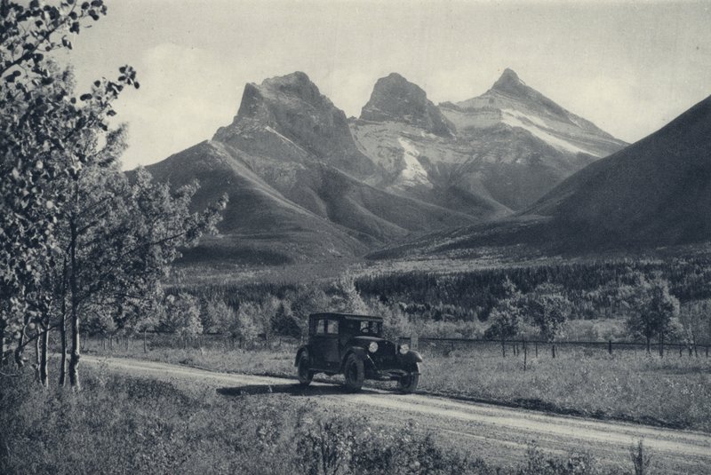 De canadiske Rockies: Three Sisters, Banff (s/h-foto) af Canadian Photographer