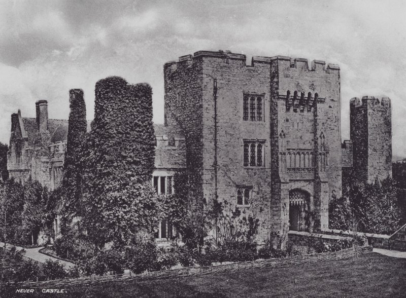 Hever Castle (s/h-foto) af Charles Essenhigh Corke