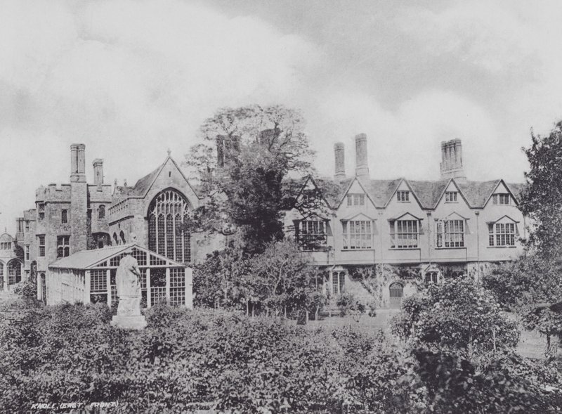 Knole, East Front (s/h foto) af Charles Essenhigh Corke