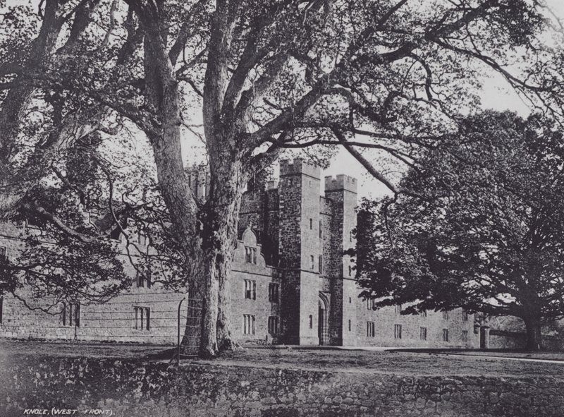 Knole, West Front (s/h foto) af Charles Essenhigh Corke