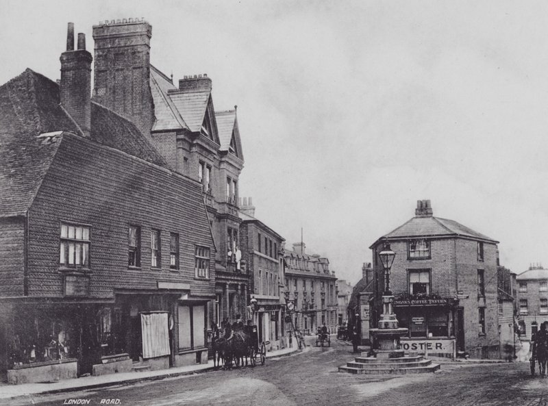 Sevenoaks: London Road (s/h foto) af Charles Essenhigh Corke