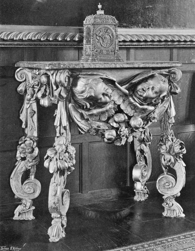 En Grinling Gibbons-konsol af Charles Latham