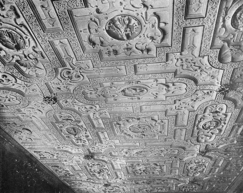 Boston House: The Drawing Room Ceiling, dato 1623 (s/h-foto) af Charles Latham