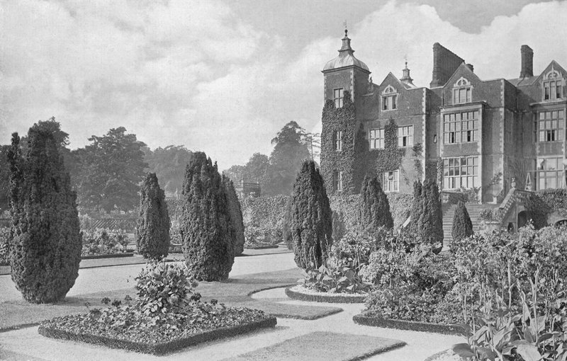 Center Walk of East Garden af Charles Latham