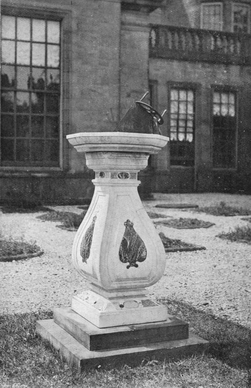 Skåret i marmor (s/h foto) af Charles Latham