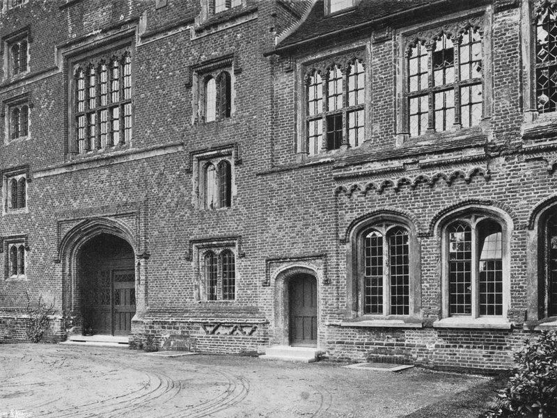 Detalje af North Front (s/h foto) af Charles Latham
