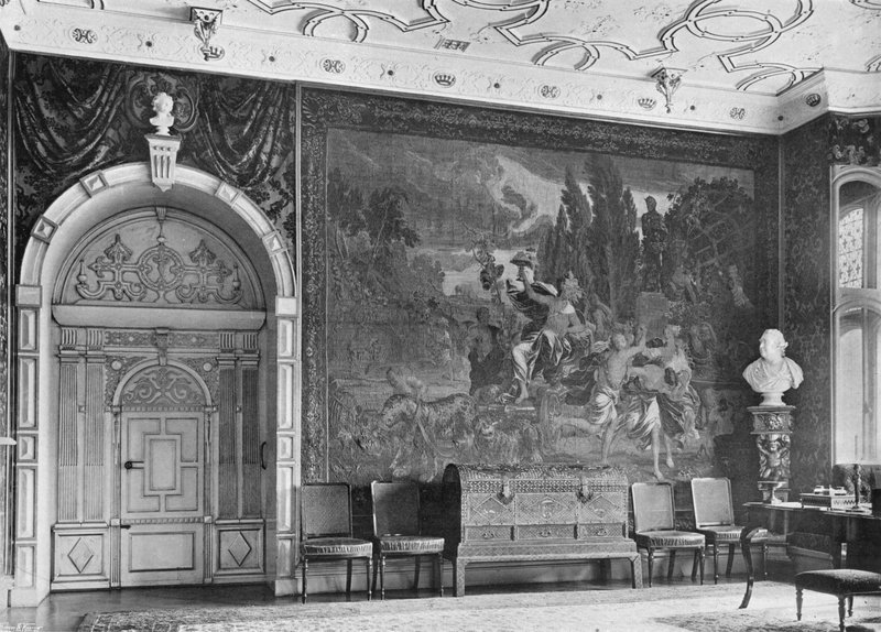 East End of Saloon, Tapestry: The Triumph of Bacchus af Charles Latham