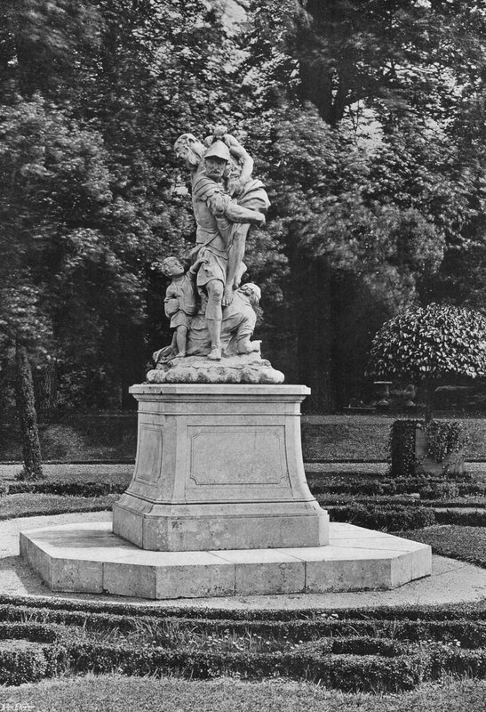 East Side of the South Garden (s/h foto) af Charles Latham
