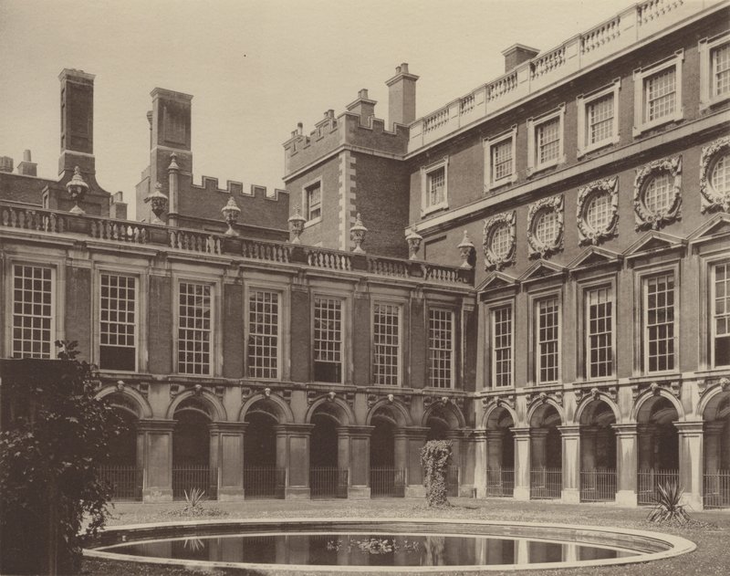 Hampton Court Palace, Fountain Court af Charles Latham