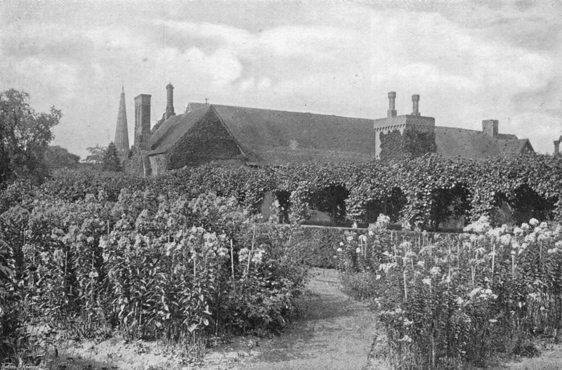 I Priory Garden (s/h foto) af Charles Latham