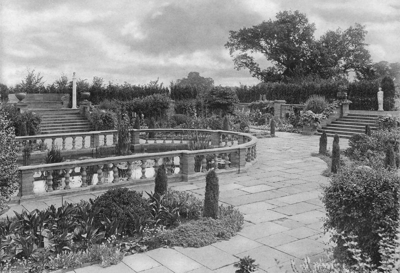 North End of Pond Garden af Charles Latham