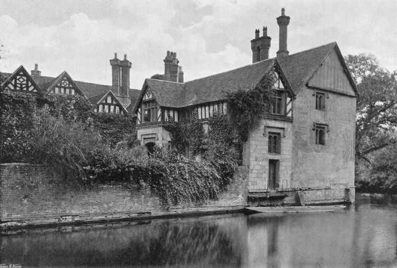 On the Moat (s/h foto) af Charles Latham