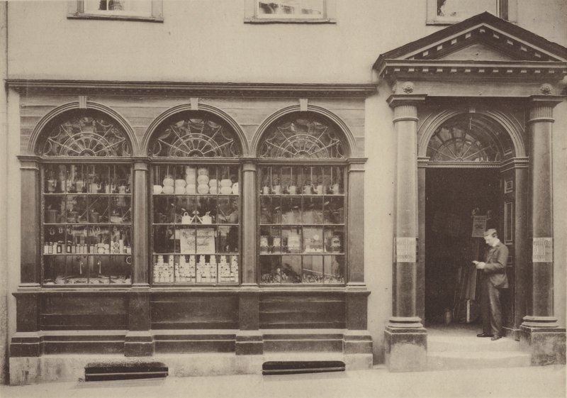 Shop hos Lewes af Charles Latham