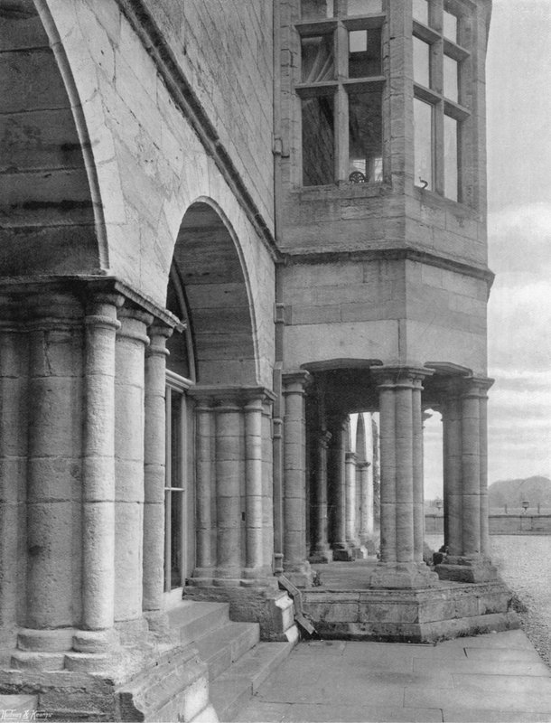 Stenværk af Kloster af Charles Latham