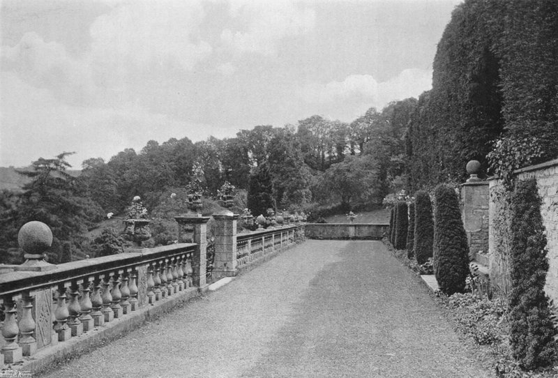Den Bowlinggrønne Terrasse af Charles Latham