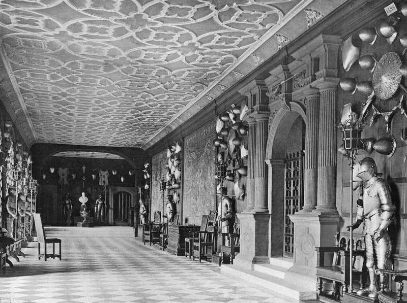 Klosteret eller våbenhuset af Charles Latham