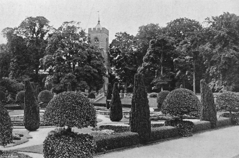 The East Terrace Walk af Charles Latham