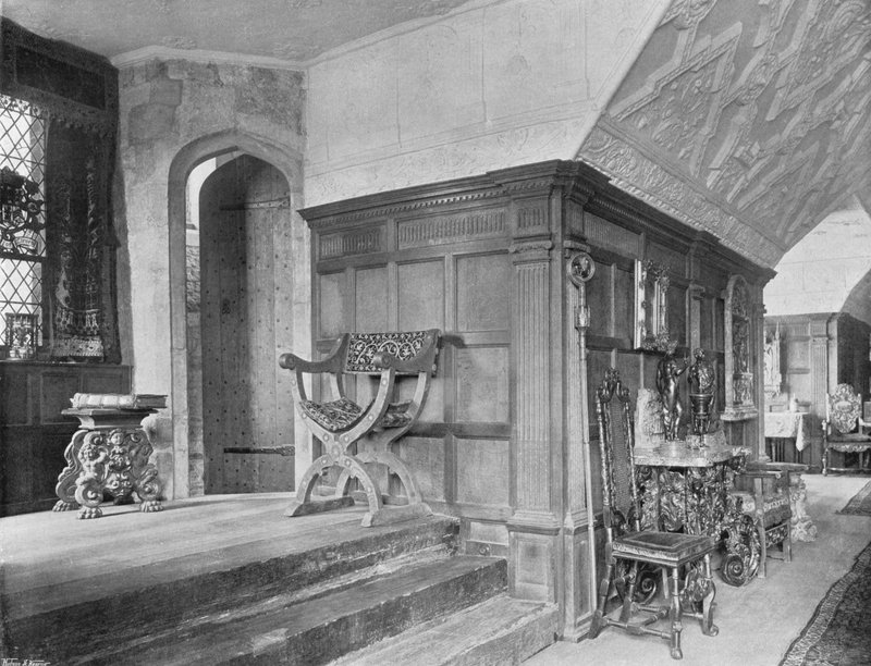 The Gallery Bay og Newel Stair af Charles Latham