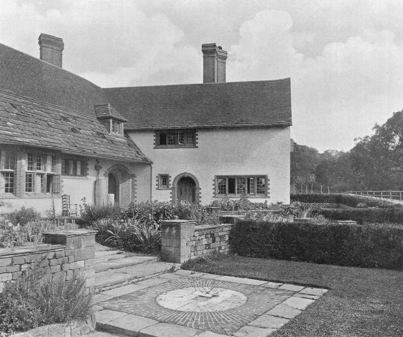 The Garden Court fra Vesten (s/h foto) af Charles Latham