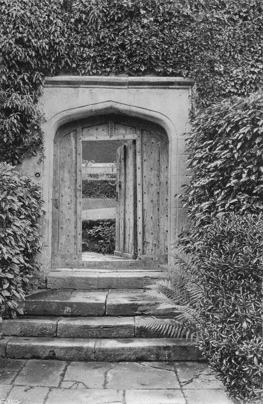 The Garden Entrance (s/h foto) af Charles Latham