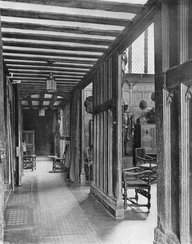 The Hall Screen (s/h foto) af Charles Latham