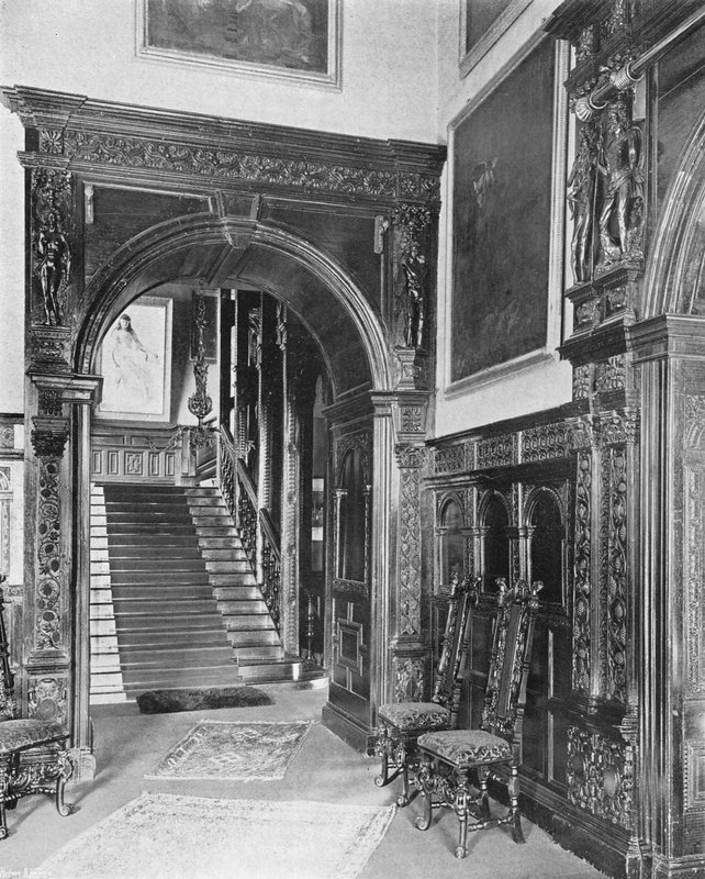 Hallen og trappen af Charles Latham