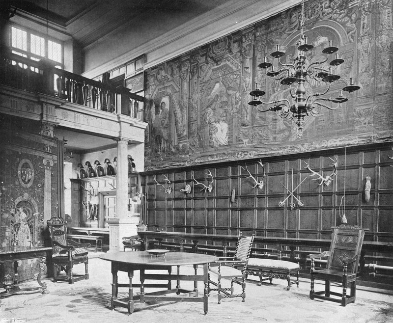 Nordsiden af hallen af Charles Latham