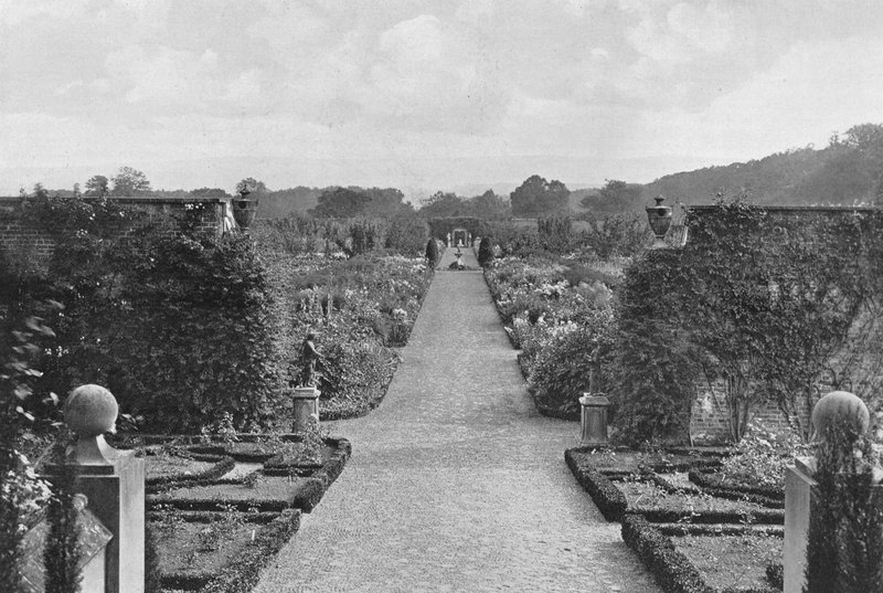 Tyninghame: The Walled Garden af Charles Latham