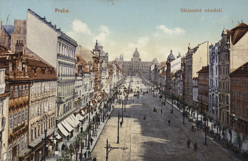 Postkort, der viser en generel udsigt over Wenzelspladsen af Czech Photographer