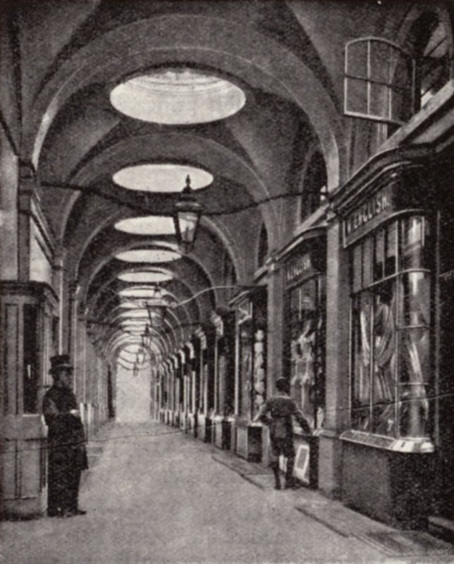Royal Opera Arcade, Pall Mall, London (s/h-billede) af Donald McLeish
