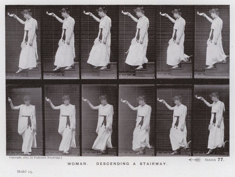 Den menneskelige figur i bevægelse: kvinde, der går ned ad en trappe (s/h foto) af Eadweard Muybridge