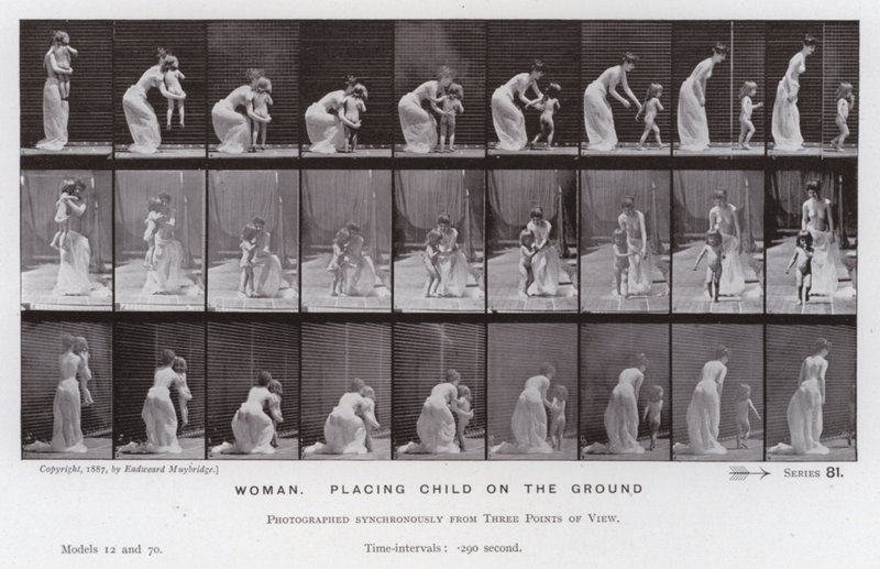 Den menneskelige figur i bevægelse: Kvinde, der placerer et barn på jorden (s/h foto) af Eadweard Muybridge