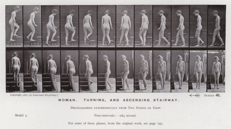 Den menneskelige figur i bevægelse: kvinde, drejende og opadgående trappe (s/h foto) af Eadweard Muybridge
