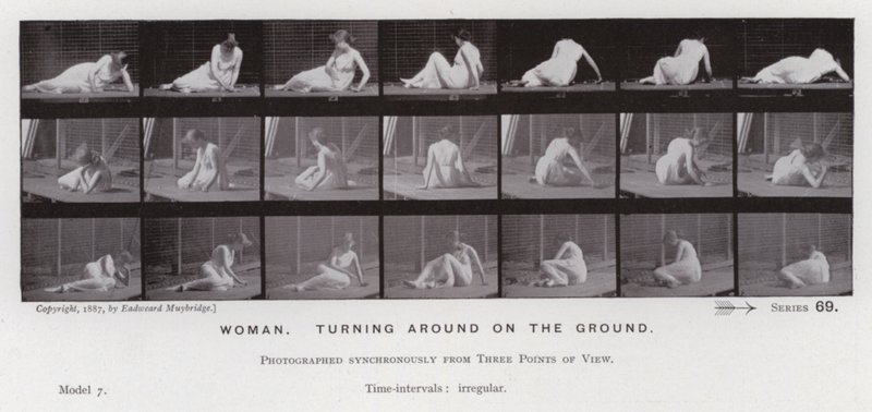 Den menneskelige figur i bevægelse: Kvinde, der vender sig om på jorden (s/h-billede) af Eadweard Muybridge